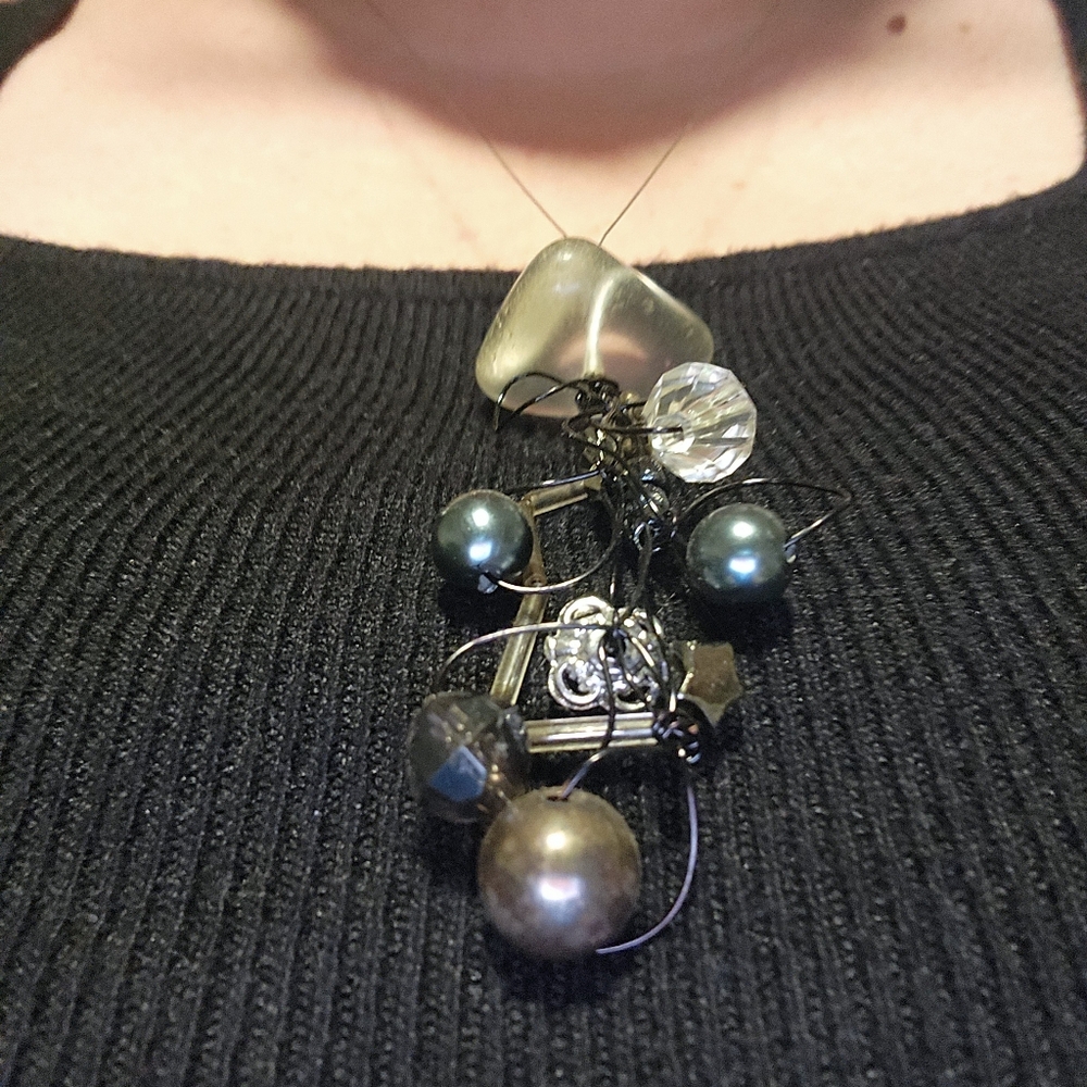 Elegant Black and Silver Pendant Necklace